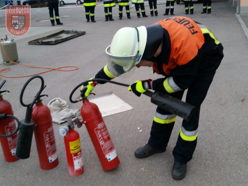 2017-04-03_uebung_feuerloescher_012.jpg