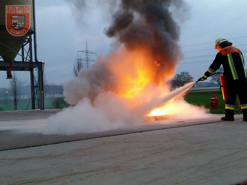 2017-04-03_uebung_feuerloescher_032.jpg